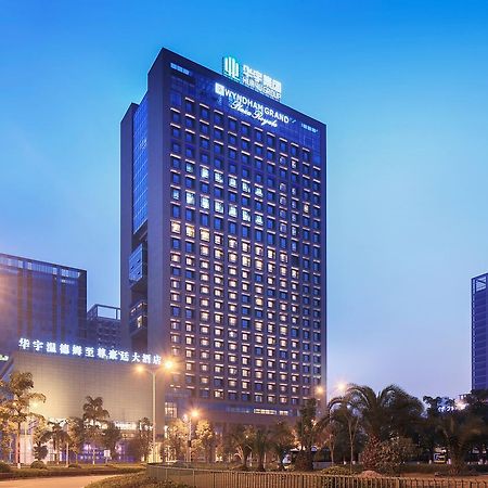 Wyndham Grand Plaza Royale Huayu Chongqing Hotel Екстериор снимка