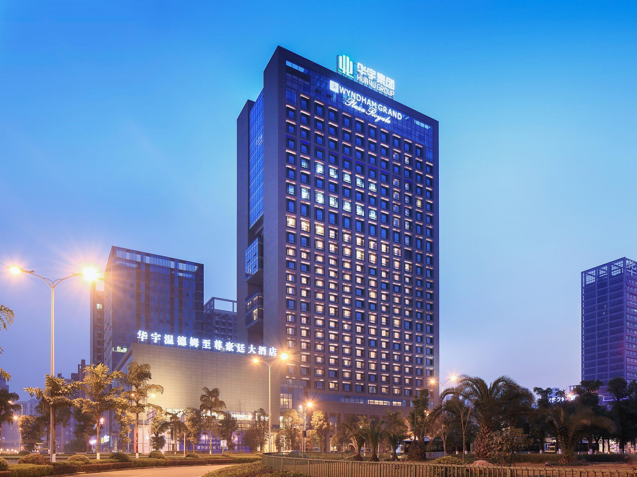 Wyndham Grand Plaza Royale Huayu Chongqing Hotel Екстериор снимка