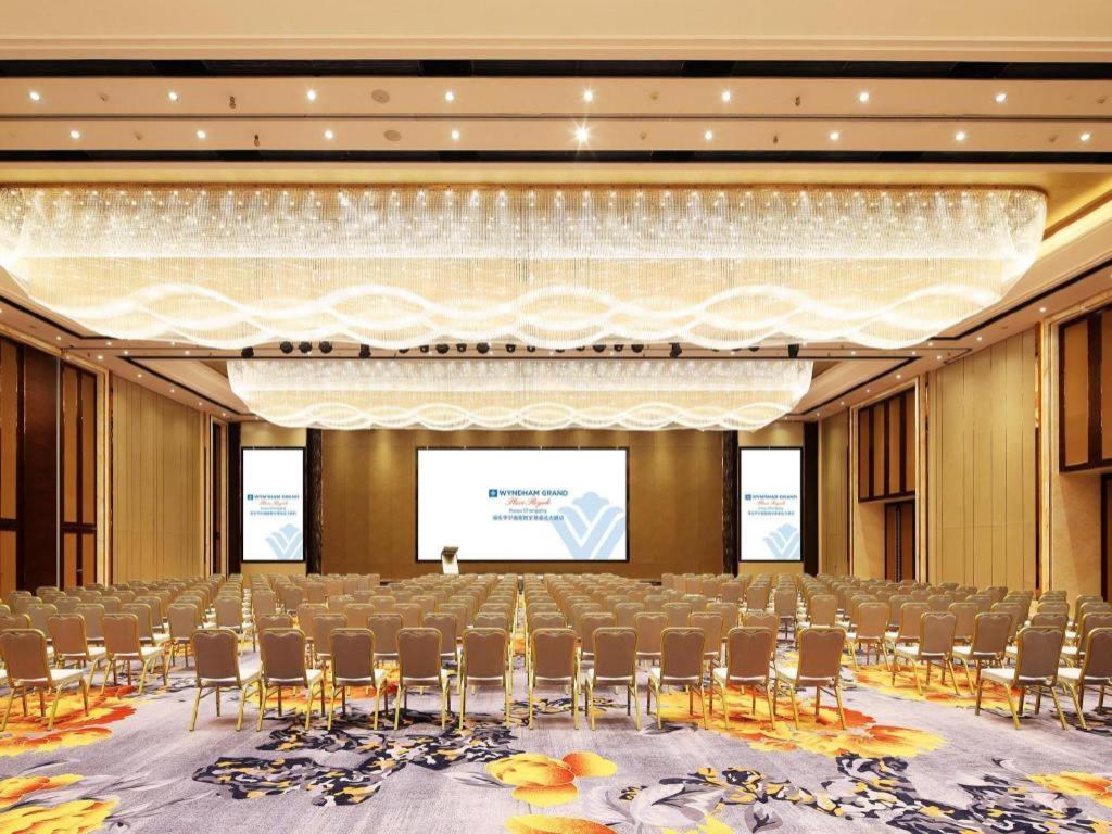 Wyndham Grand Plaza Royale Huayu Chongqing Hotel Екстериор снимка