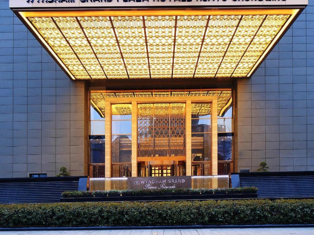 Wyndham Grand Plaza Royale Huayu Chongqing Hotel Екстериор снимка