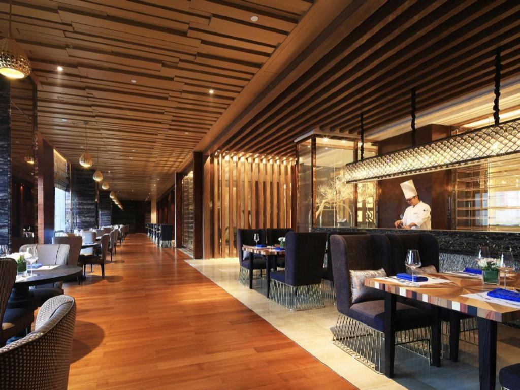 Wyndham Grand Plaza Royale Huayu Chongqing Hotel Екстериор снимка
