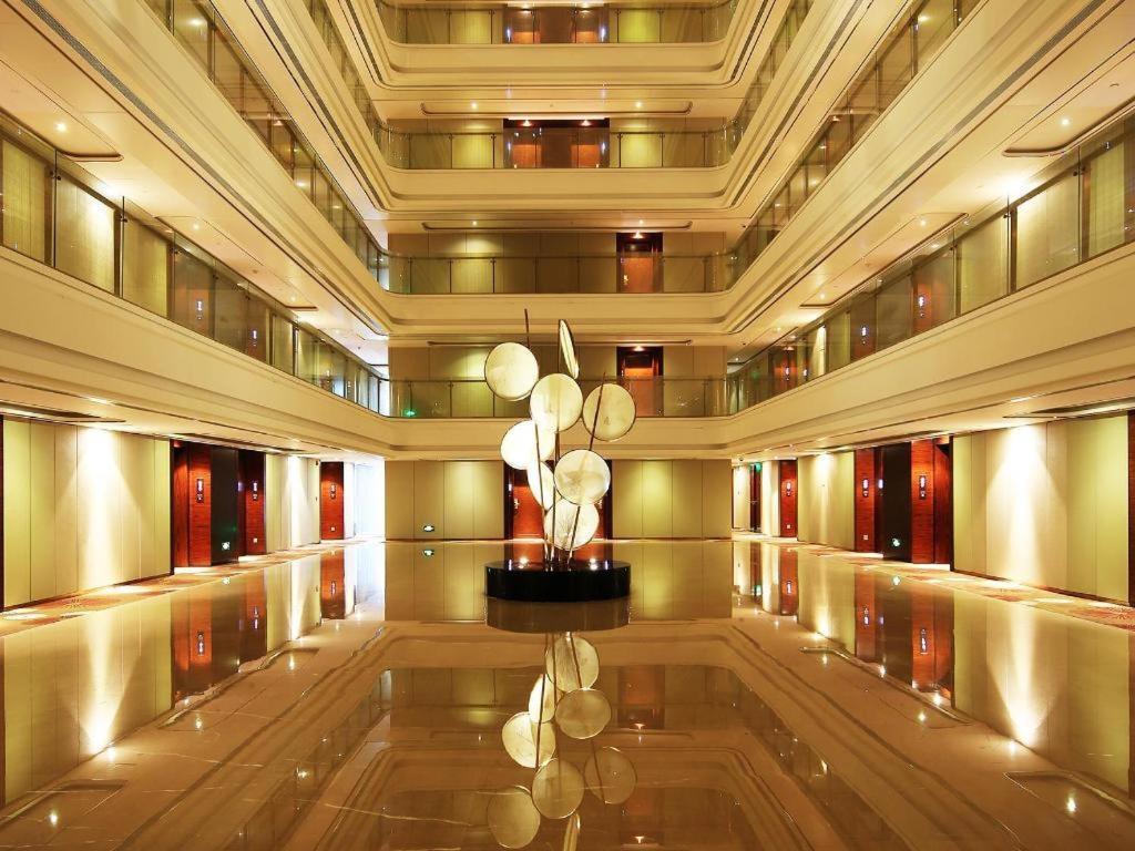 Wyndham Grand Plaza Royale Huayu Chongqing Hotel Екстериор снимка