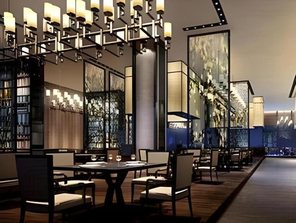 Wyndham Grand Plaza Royale Huayu Chongqing Hotel Екстериор снимка