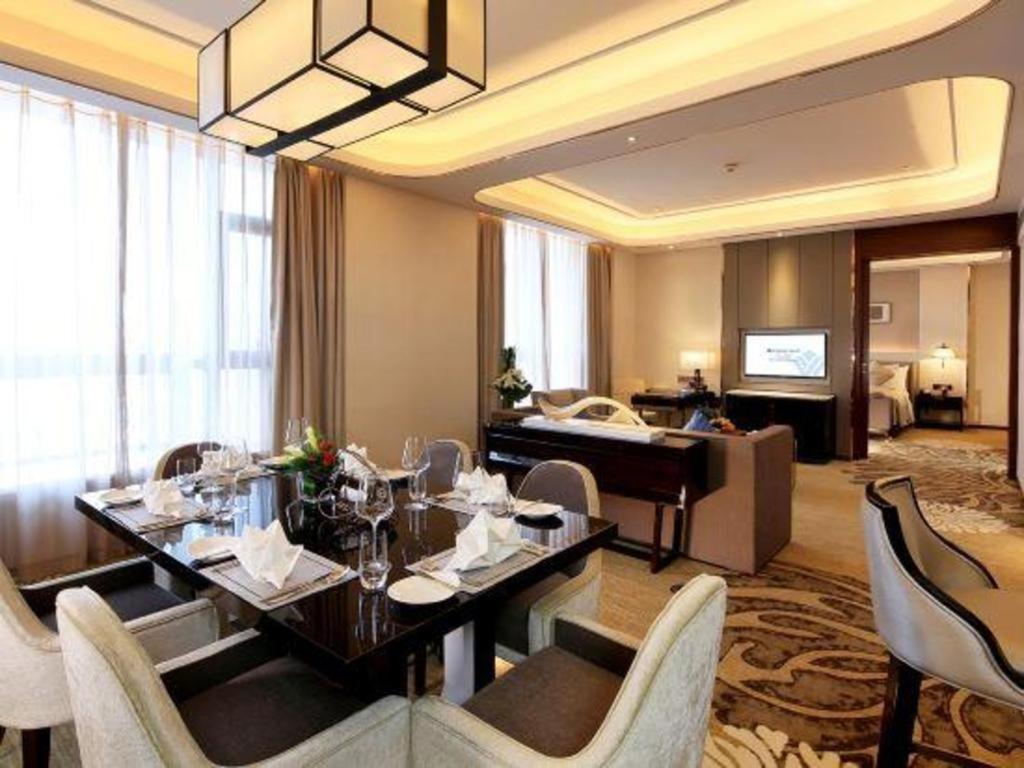 Wyndham Grand Plaza Royale Huayu Chongqing Hotel Екстериор снимка