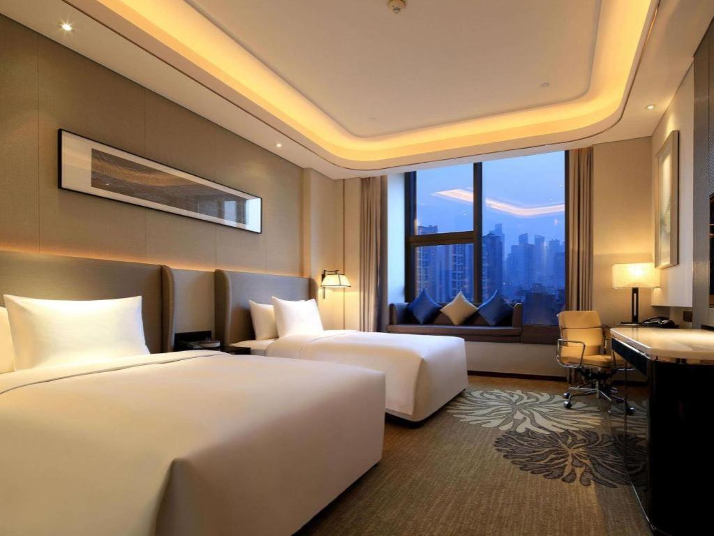 Wyndham Grand Plaza Royale Huayu Chongqing Hotel Екстериор снимка