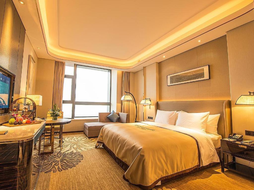 Wyndham Grand Plaza Royale Huayu Chongqing Hotel Екстериор снимка