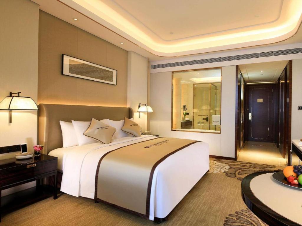 Wyndham Grand Plaza Royale Huayu Chongqing Hotel Екстериор снимка