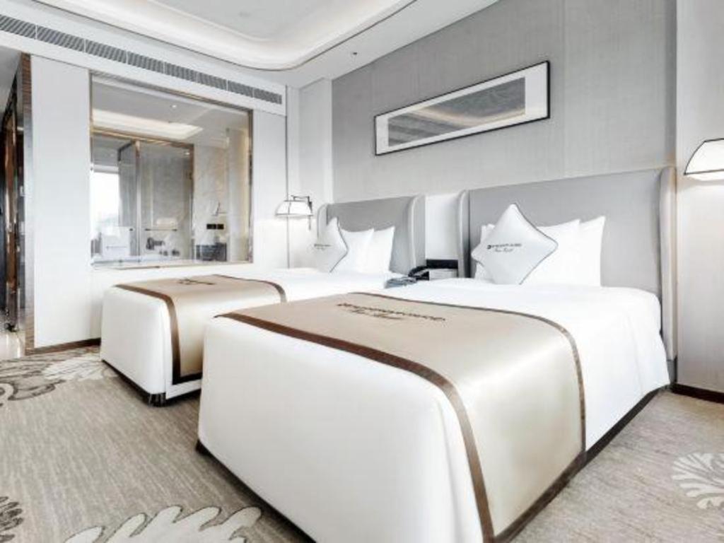 Wyndham Grand Plaza Royale Huayu Chongqing Hotel Екстериор снимка