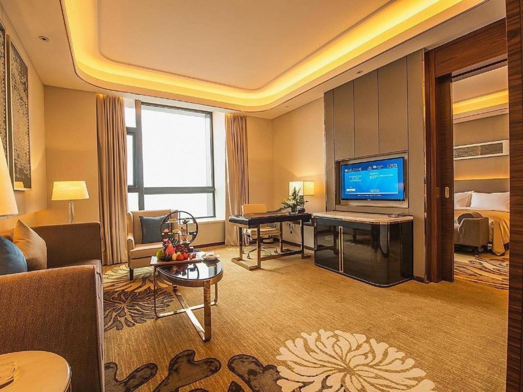 Wyndham Grand Plaza Royale Huayu Chongqing Hotel Екстериор снимка