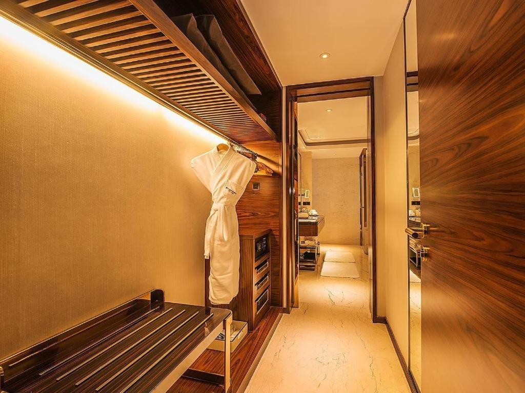 Wyndham Grand Plaza Royale Huayu Chongqing Hotel Екстериор снимка