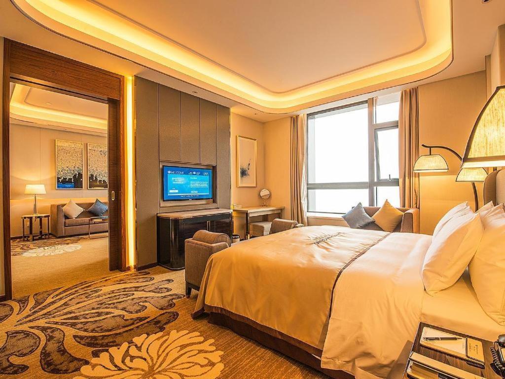 Wyndham Grand Plaza Royale Huayu Chongqing Hotel Екстериор снимка