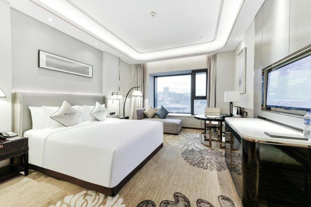 Wyndham Grand Plaza Royale Huayu Chongqing Hotel Екстериор снимка