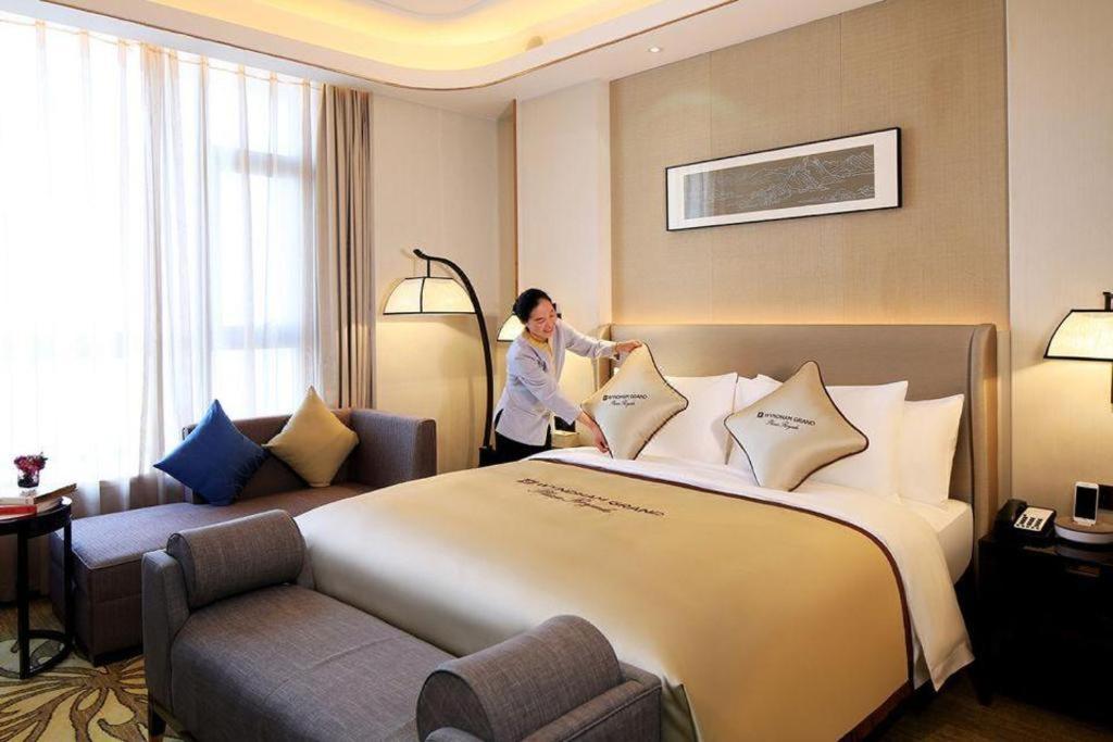 Wyndham Grand Plaza Royale Huayu Chongqing Hotel Екстериор снимка