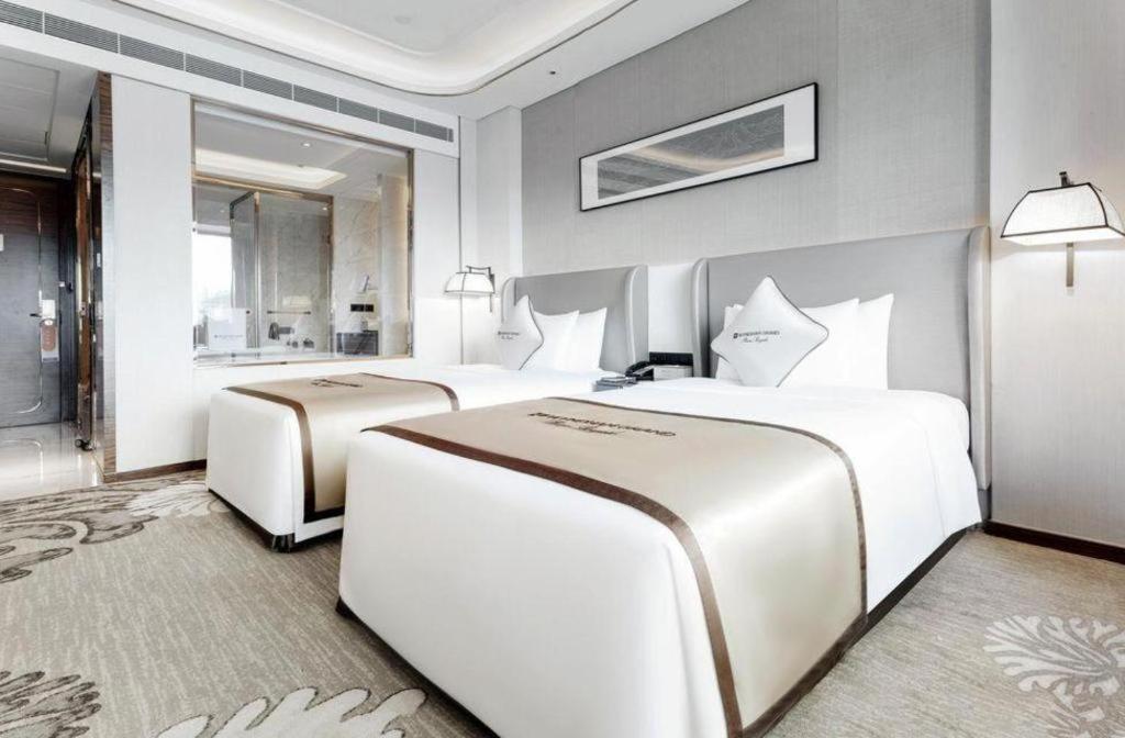 Wyndham Grand Plaza Royale Huayu Chongqing Hotel Екстериор снимка