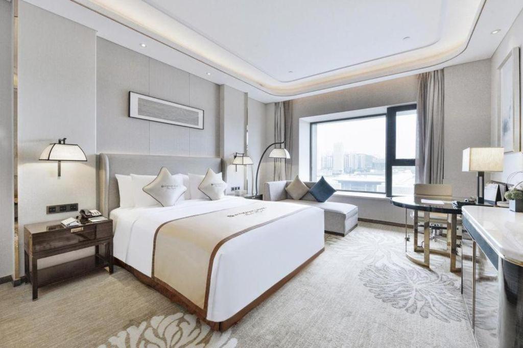Wyndham Grand Plaza Royale Huayu Chongqing Hotel Екстериор снимка