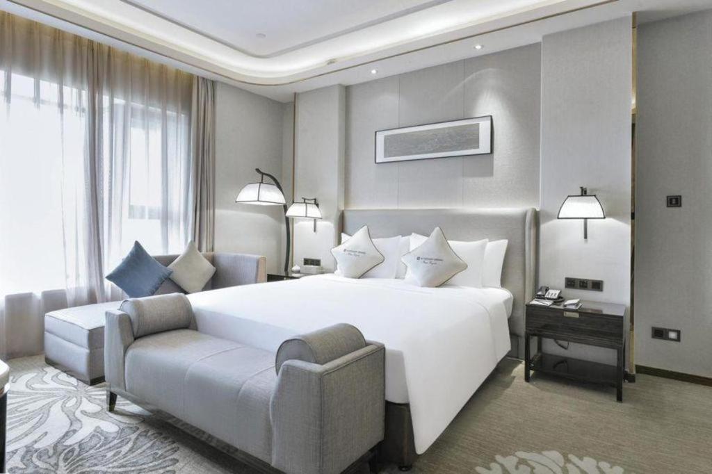 Wyndham Grand Plaza Royale Huayu Chongqing Hotel Екстериор снимка