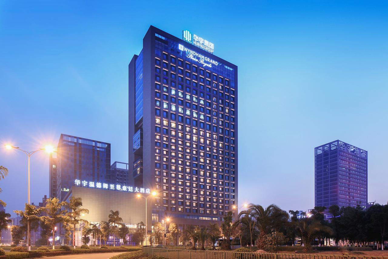 Wyndham Grand Plaza Royale Huayu Chongqing Hotel Екстериор снимка
